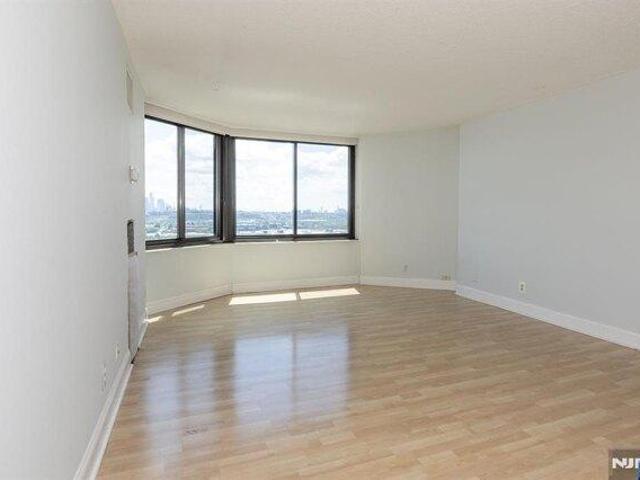 Condo for sale in Harmon Cove, Secaucus