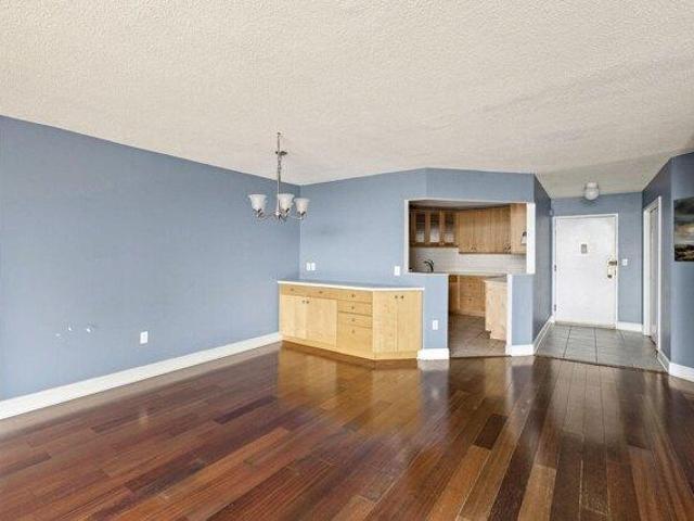 Condo for sale in Harmon Cove, Secaucus