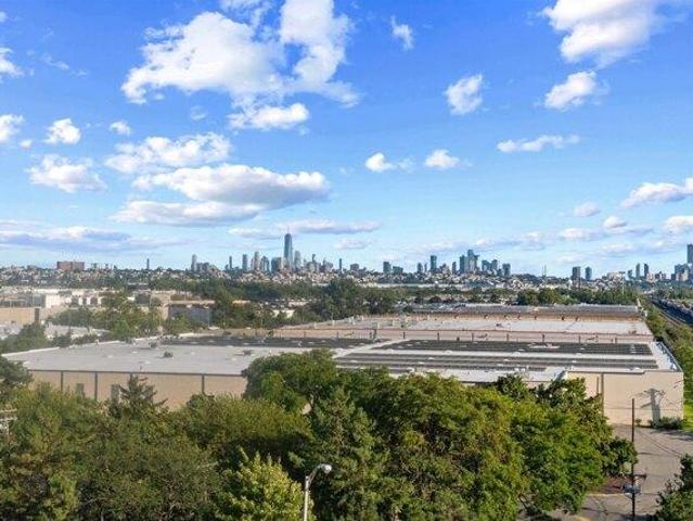 Condo for sale in Harmon Cove, Secaucus