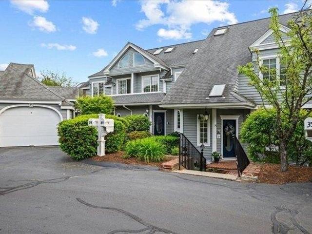 Condo for sale in Shrewsbury, Massachusetts