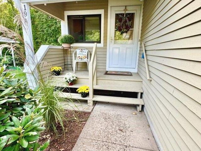 Condo for sale in Pine Hill, Simsbury