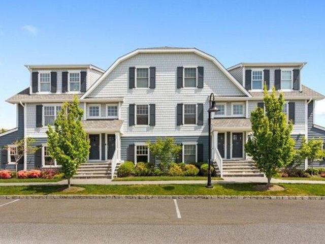 Condo for sale in Southampton