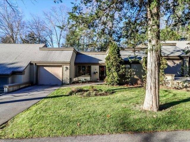 Condo for sale in Southbury, Connecticut