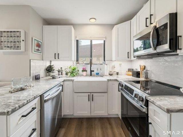 Condo for sale in Southbury, Connecticut