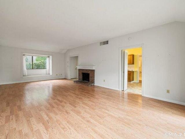 Condo for sale in Southbury, Connecticut