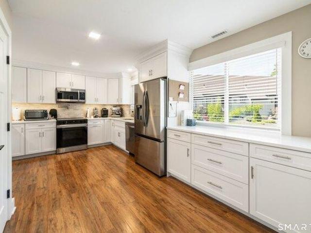Condo for sale in Southbury, Connecticut