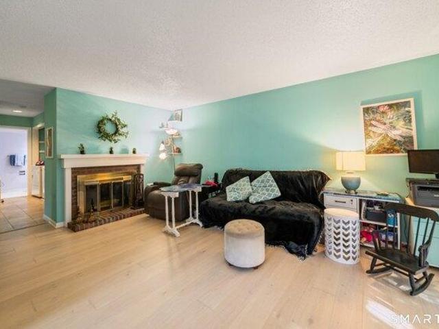 Condo for sale in Southbury, Connecticut