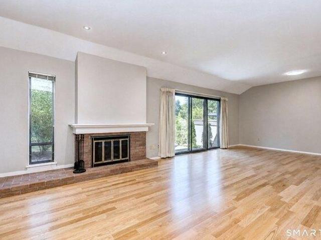 Condo for sale in Southbury, Connecticut