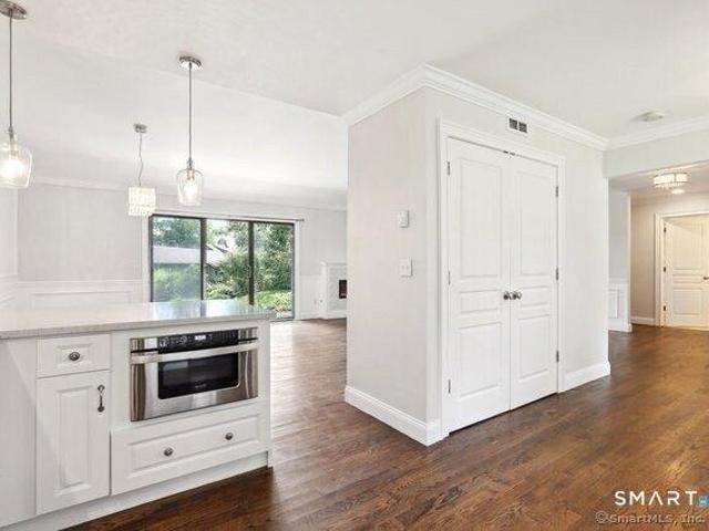 Condo for sale in Southbury, Connecticut