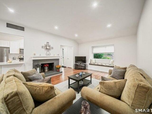 Condo for sale in Southbury, Connecticut