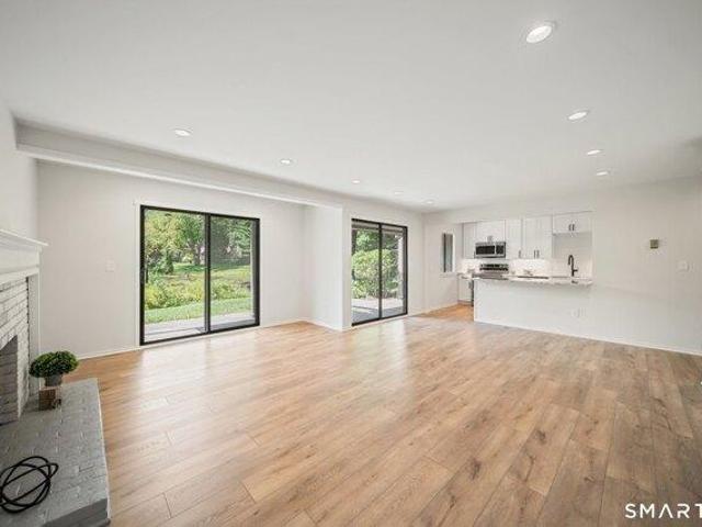 Condo for sale in Southbury, Naugatuck Valley Planning Region
