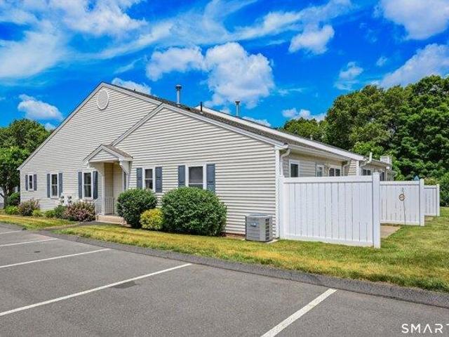 Condo for sale in Southington, Connecticut