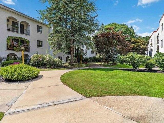 Condo for sale in Stoneham, Middlesex County