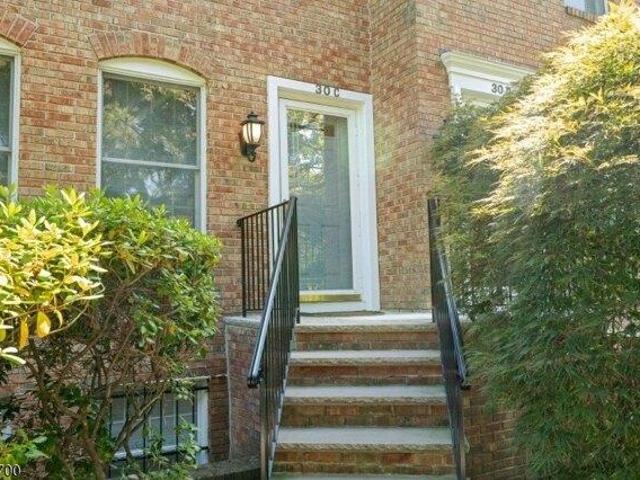 Condo for sale in Summit, New Jersey