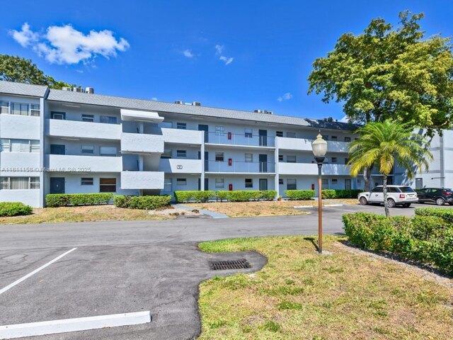 Condo for sale in Tamarac, Florida