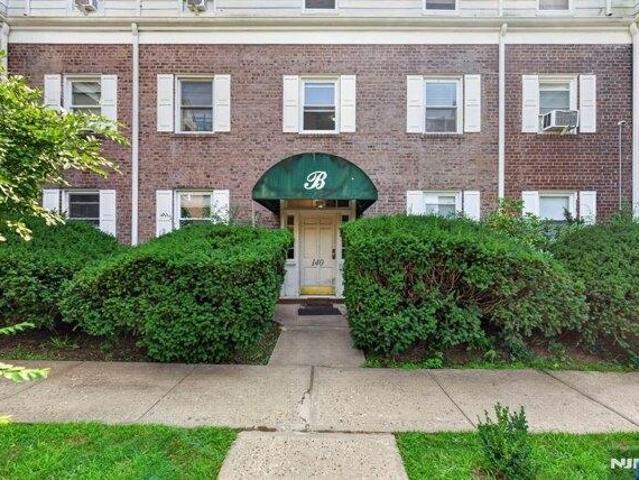 Condo for sale in Teaneck, New Jersey