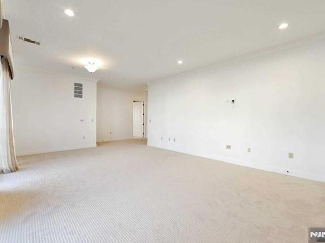 Condo for sale in Tenafly, New Jersey