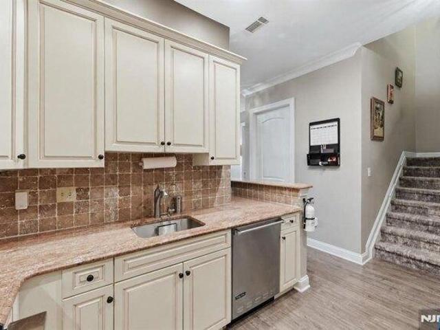 Condo for sale in Tenafly, New Jersey