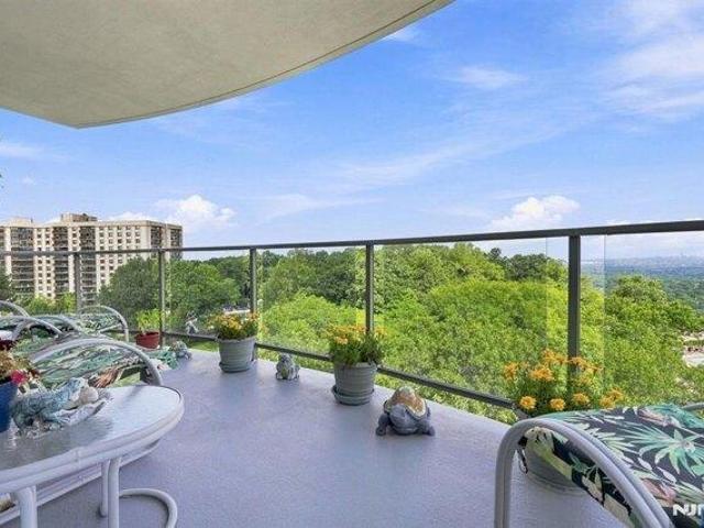 Condo for sale in The Claridges, Verona