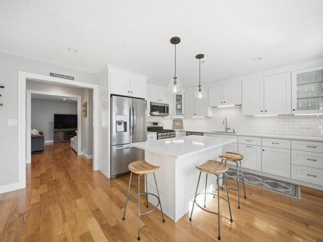 Condo for sale in Wakefield, Middlesex County