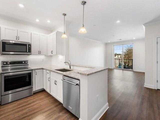 Condo for sale in Wakefield, Middlesex County