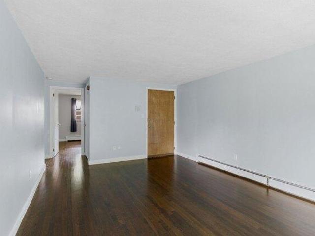 Condo for sale in Wakefield, Middlesex County