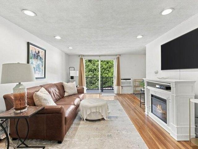 Condo for sale in Wakefield, Middlesex County