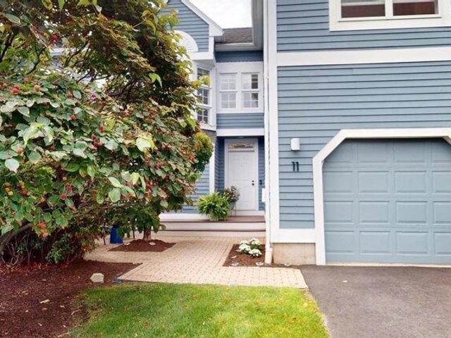 Condo for sale in Waltham, Middlesex County