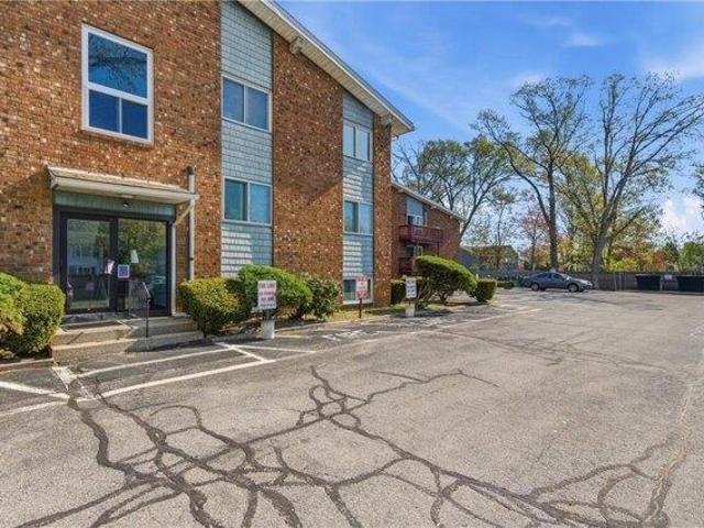 Condo for sale in Warwick, Rhode Island