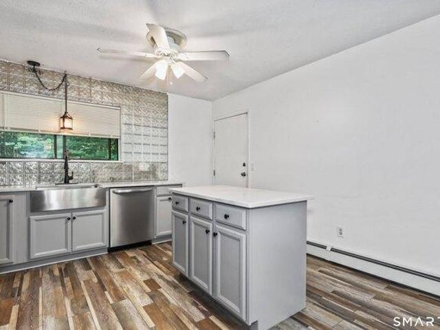 Condo for sale in Waterbury, Connecticut