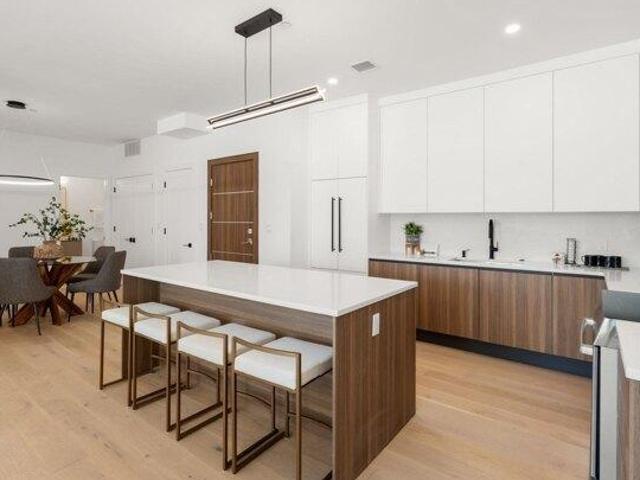 Condo for sale in Wellesley, Norfolk County