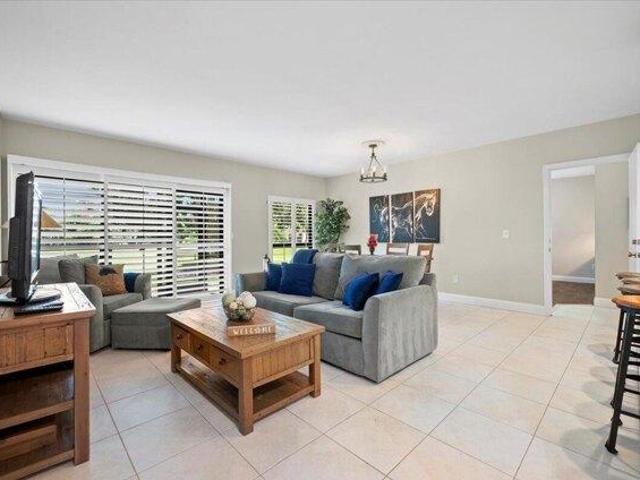 Condo for sale in Wellington