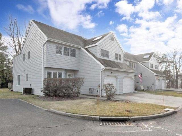 Condo for sale in West Islip