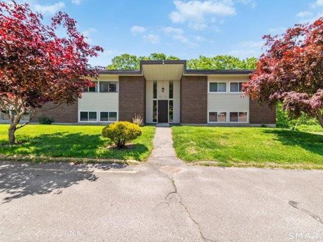 Condo for sale in Woodbury, Connecticut