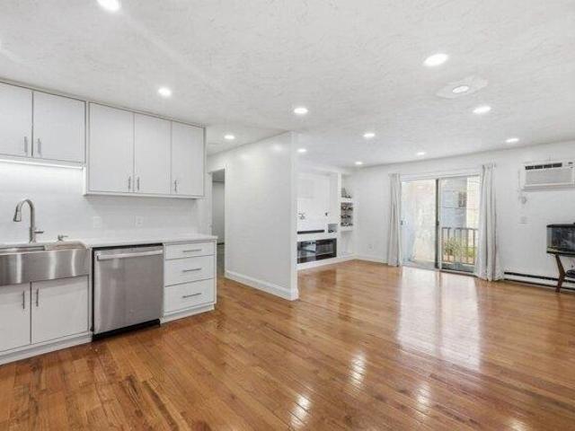 Condo for sale in Grafton Square, Worcester