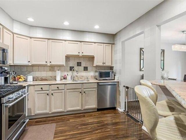 Condo for sale in Bohemia, New York