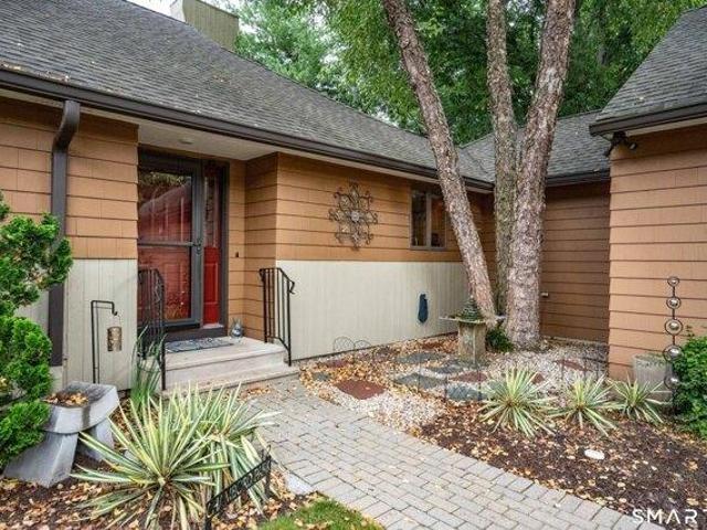 Condo for sale in Bloomfield, Capitol Planning Region