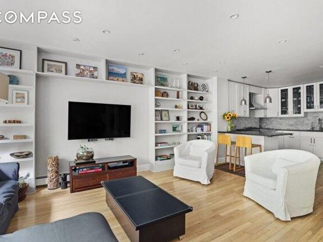 Condo for sale in Arverne, New York
