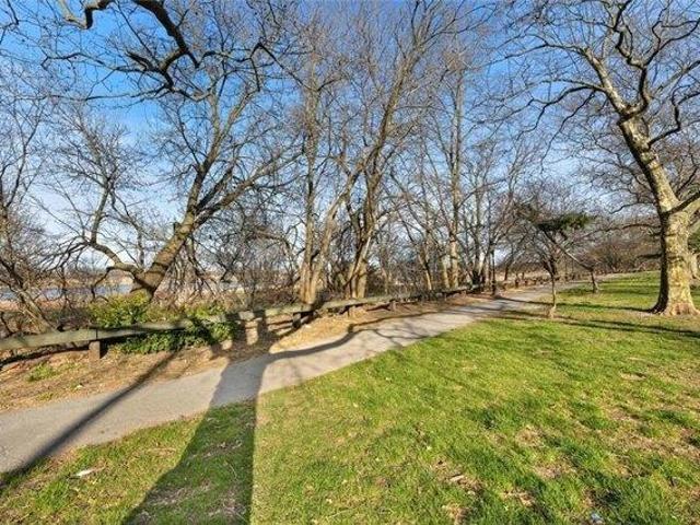 Condo for sale in Arverne, New York
