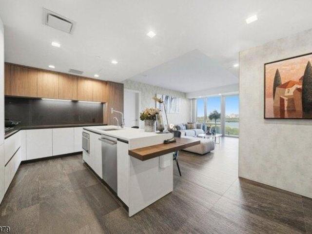 Condo for sale in Edgewater, New Jersey