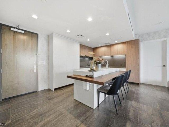 Condo for sale in Edgewater, New Jersey