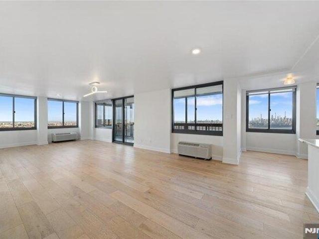 Condo for sale in Cliffside Park, New Jersey