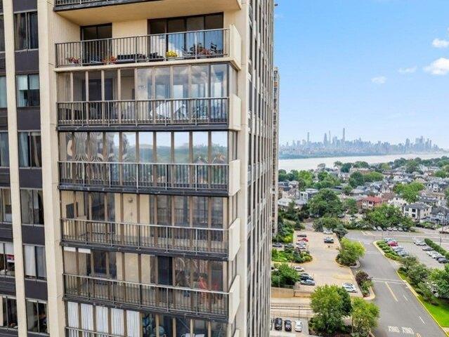 Condo for sale in Fort Lee, New Jersey
