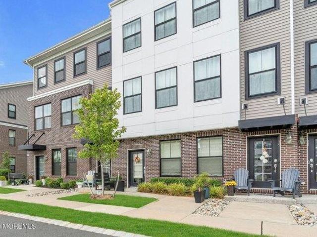 Condo for sale in Patriots Square, Tinton Falls
