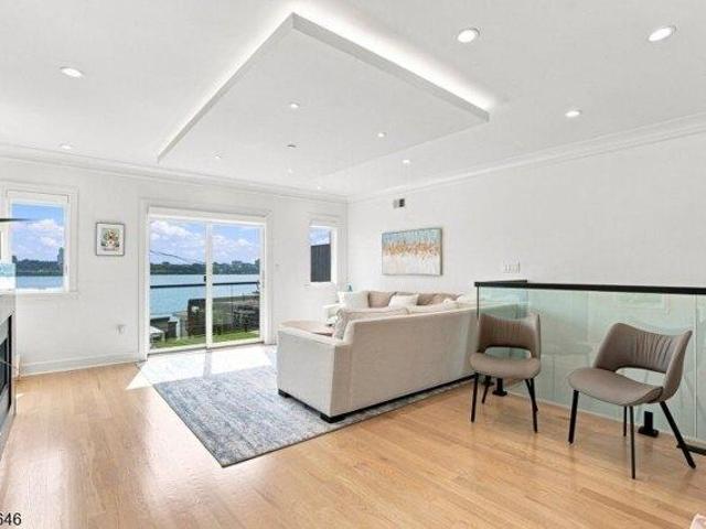 Condo for sale in Edgewater, New Jersey