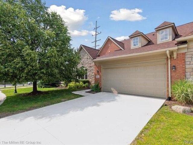 Condo for sale in Farmington, Michigan