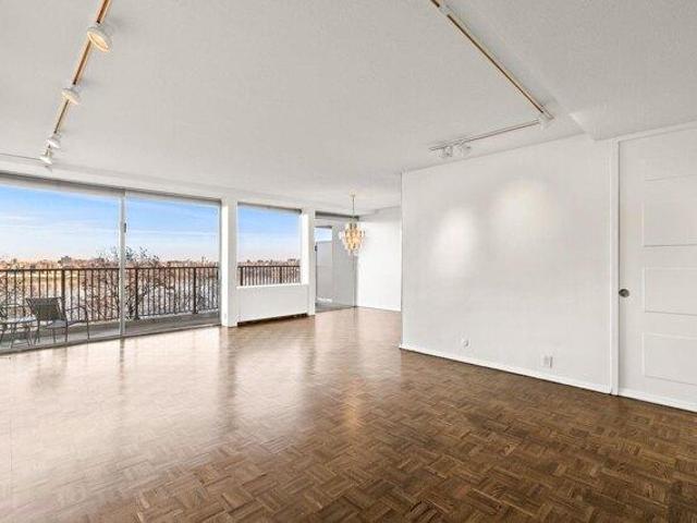 Condo for sale in Fort Lee, New Jersey