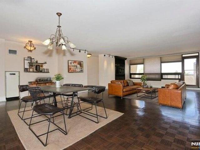 Condo for sale in Fort Lee, New Jersey