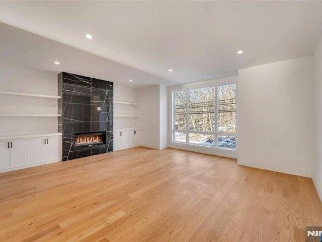 Condo for sale in Fort Lee, New Jersey
