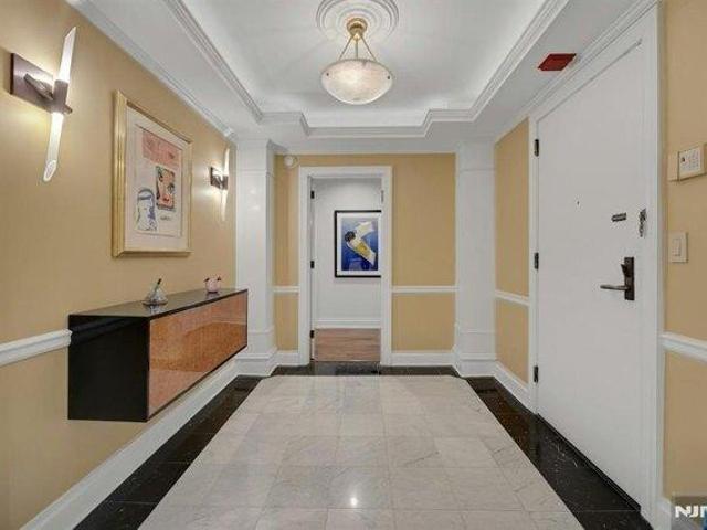 Condo for sale in Fort Lee, New Jersey